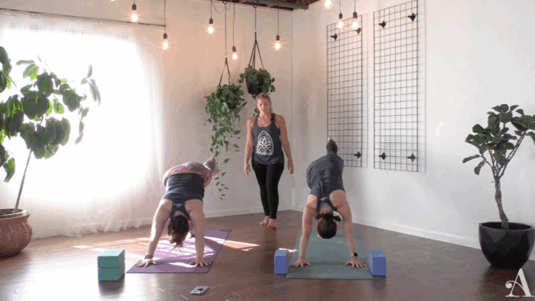 Strength & Conditioning, Hip-focused Power Flow with Lauren Jones